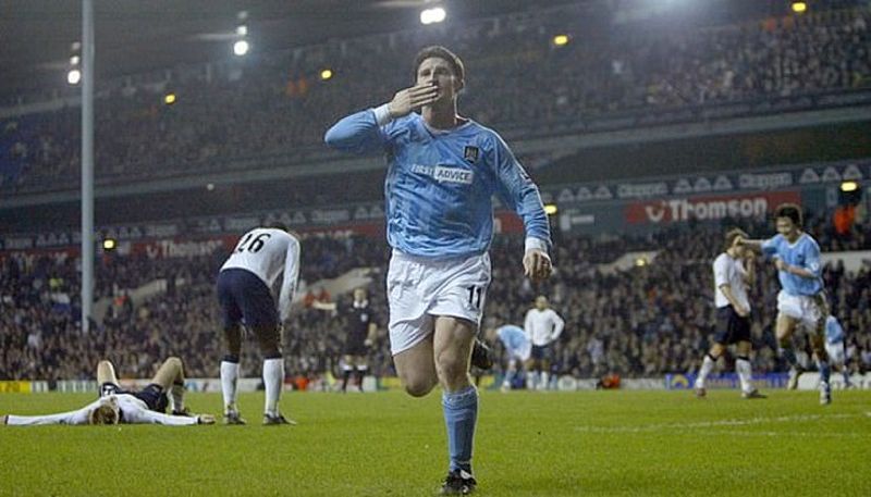 Paul Macken hoàn thành cú lội ngược dòng cho Man City ở phút 90 trong trận đấu tại FA Cup năm 2004.