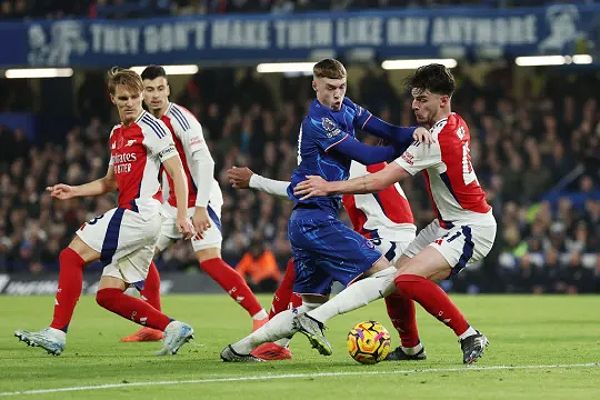 Trận derby London giữa Chelsea và Arsenal khép lại với tỷ số hòa 1-1